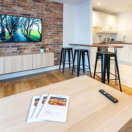 Modern Canal View Home, In City Centre, Sleeps 8 Голвей Екстер'єр фото