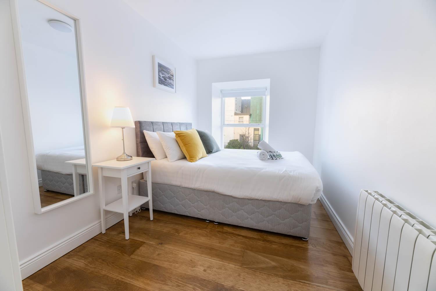 Modern Canal View Home, In City Centre, Sleeps 8 Голвей Екстер'єр фото
