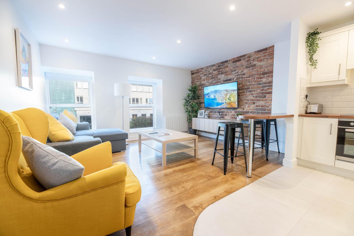 Modern Canal View Home, In City Centre, Sleeps 8 Голвей Екстер'єр фото