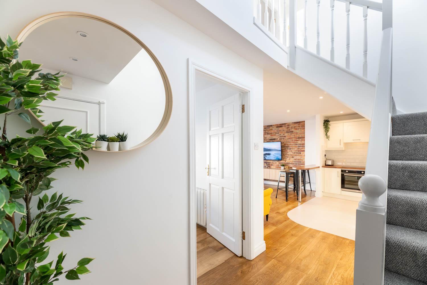 Modern Canal View Home, In City Centre, Sleeps 8 Голвей Екстер'єр фото